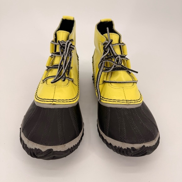 Sorel Out N About Waterproof Rain Duck Boots Yellow Black Women’s 9 Gorpcore - Picture 2 of 7